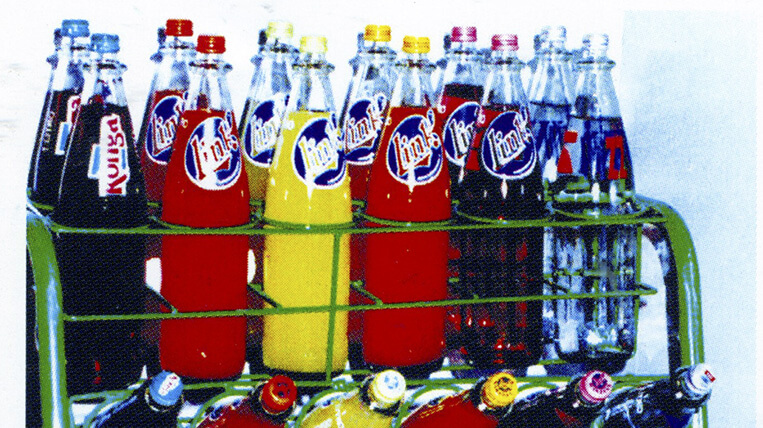 agua embotellada Brisa, jugos Tutti Frutti